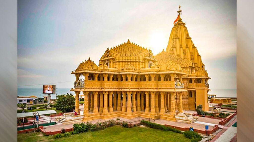 ಮನೆಯ ಹಿಂದೆ-ಮುಂದೆ  ಅಥವಾ ಅಕ್ಕ-ಪಕ್ಕದಲ್ಲಿ ದೇವಸ್ಥಾನ ಇರಬಹುದೇ..?