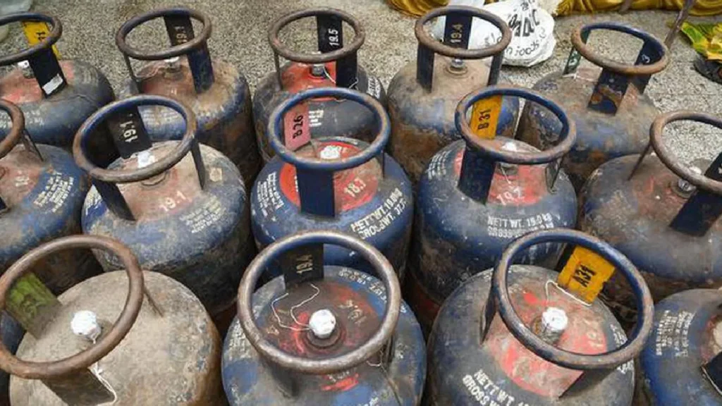 Commercial LPG ಸಿಲಿಂಡರ್ ಬೆಲೆ 101.50 ರೂ. ಹೆಚ್ಚಳ